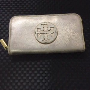 AUTHENTIC Tory Burch Metallic Zip Continental Wall