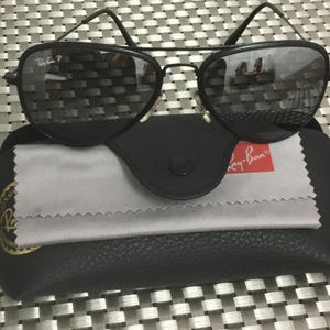 AUTHENTIC  Ray-Ban Aviator Gunmetal Sunglasses