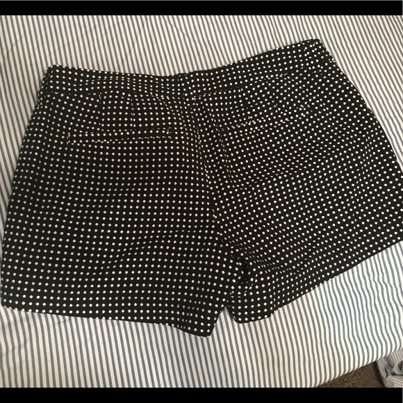 OLD NAVY SHORTS - Picture 2 of 3
