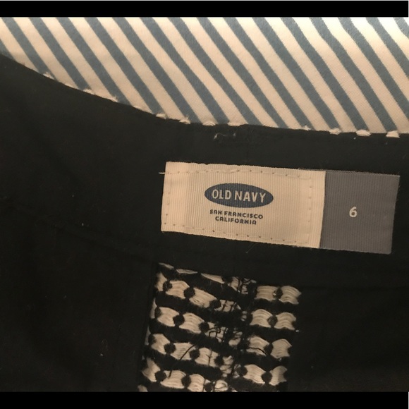 OLD NAVY SHORTS - Picture 3 of 3