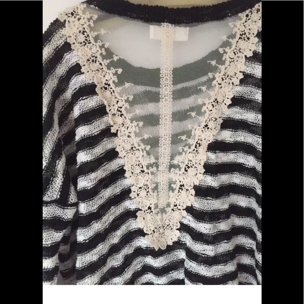 En Crème sweater size S