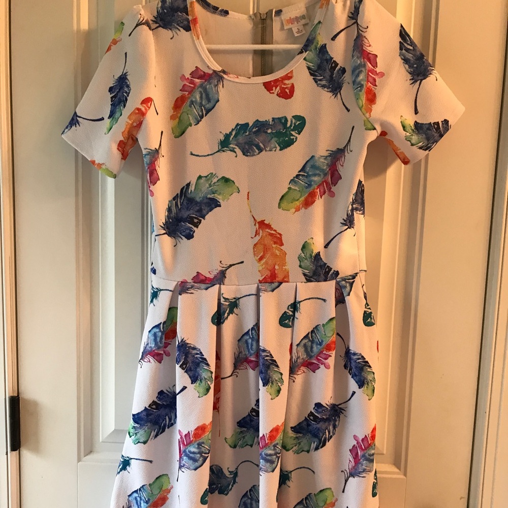 GORGEOUS small watercolor feather lularoe Amelia