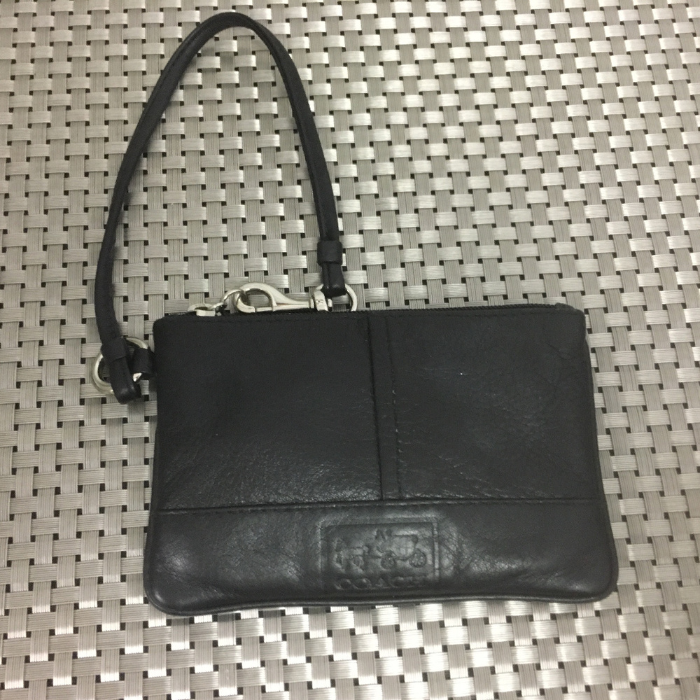AUTHENTIC small Coach Wristlet