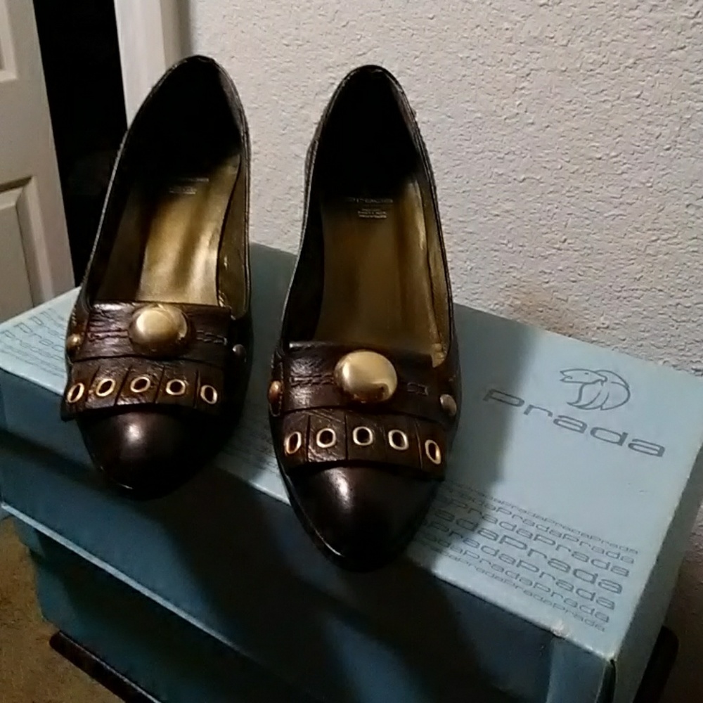 Shoes - Picture 2 of 3