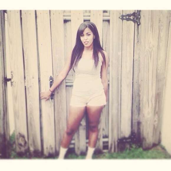 Meet your Posher, Tia - Picture 1 of 1