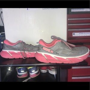 HOKA Clifton one size 8.5