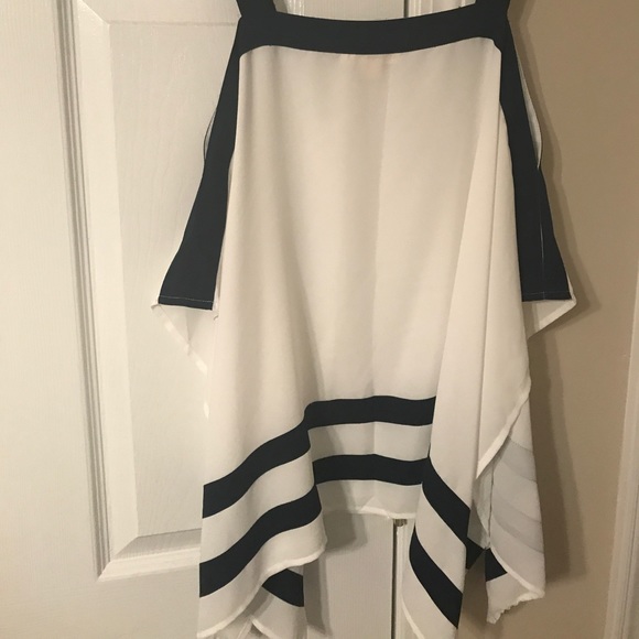 GORGEOUS OFF THE SHOULDER SHIRT - Picture 2 of 4