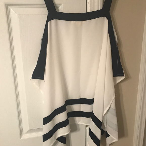 GORGEOUS OFF THE SHOULDER SHIRT - Picture 3 of 4