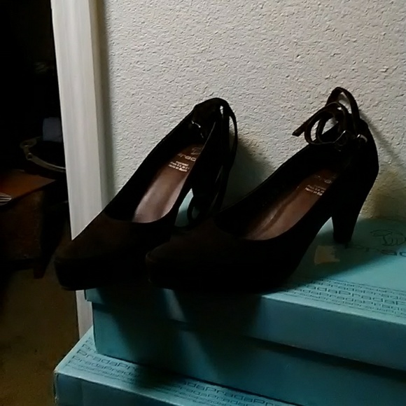 Shoes - Picture 2 of 6