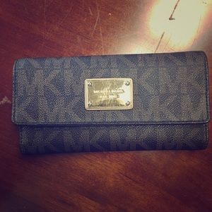 Micheal Kors wallet