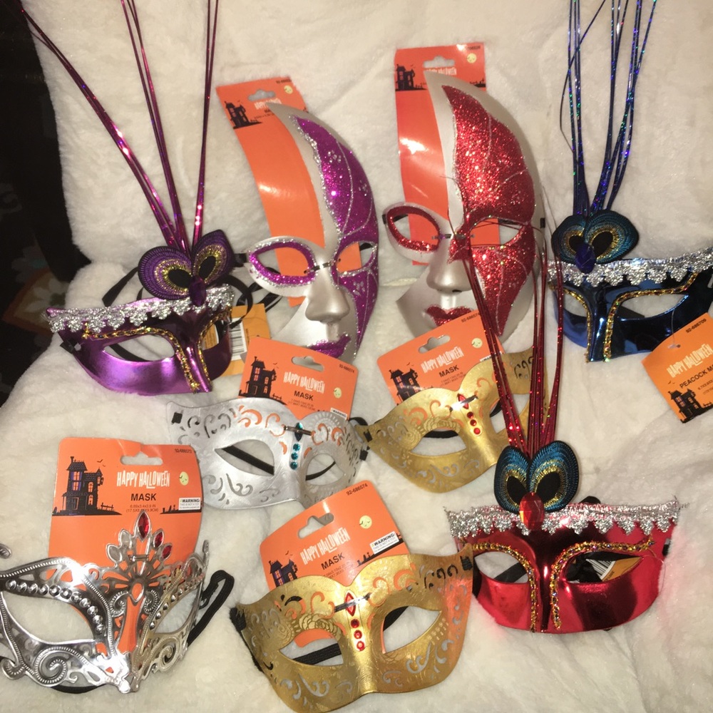 ⭕️⭕️⭕️SOLD⭕️⭕️⭕️Take all 9 Mask as a set MATERI