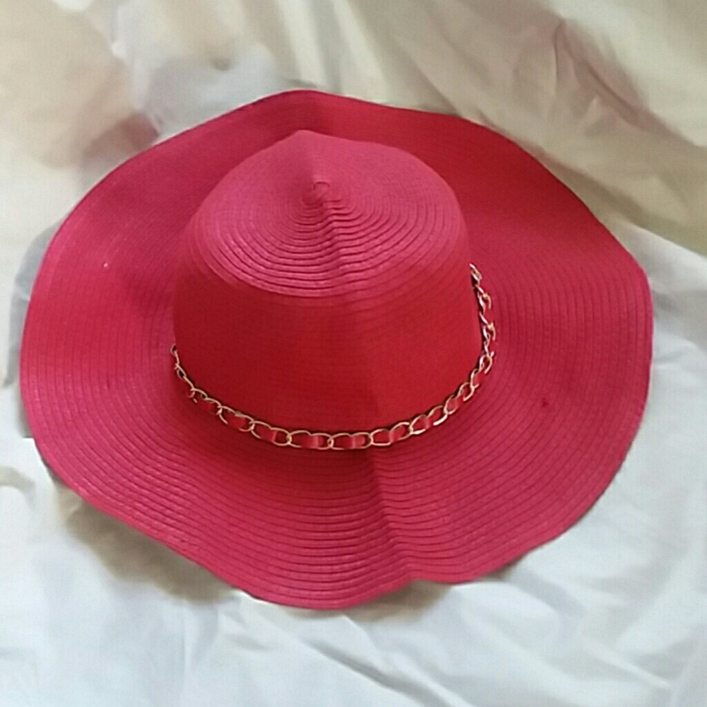 Red Sun Hat w/ gold tone chain