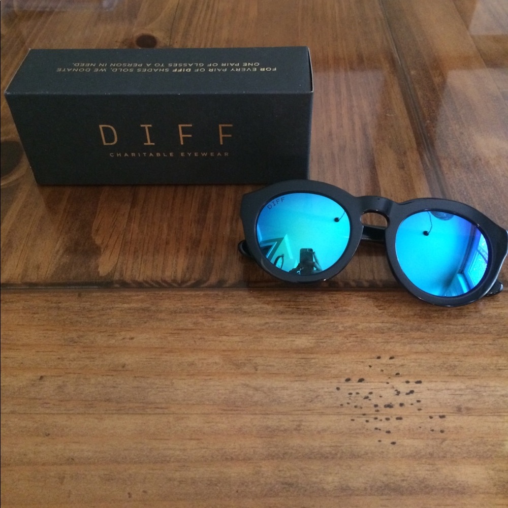 DIFF Dime Sunglasses with Blue Mirror Lenses