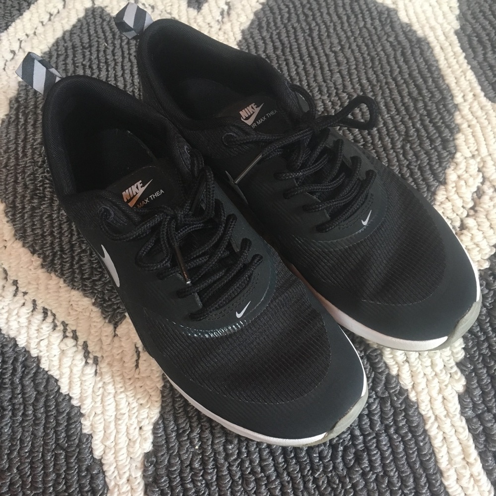 ⚽️Nike black athletic sneakers size 6.5