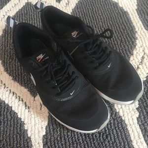 ⚽️Nike black athletic sneakers size 6.5