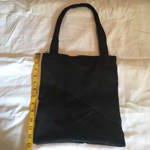 Black polyester and satin tote