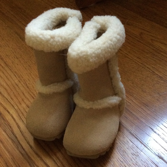 Suede boots for winter - Picture 2 of 2