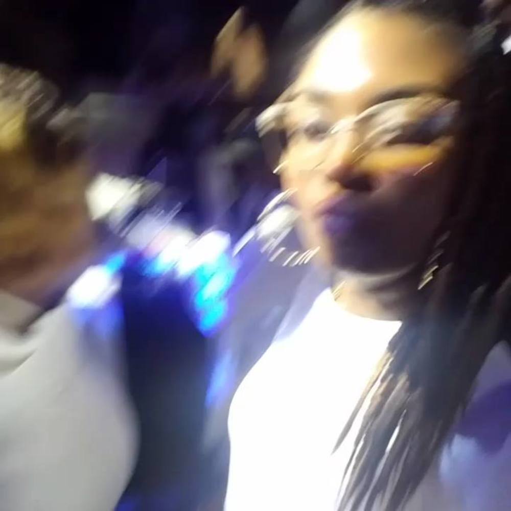 Meet your Posher, Bee