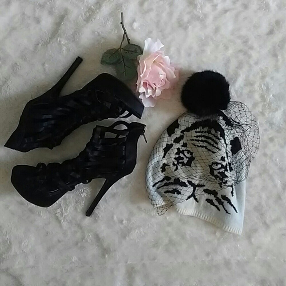 Tiger Beanie Hat with poof