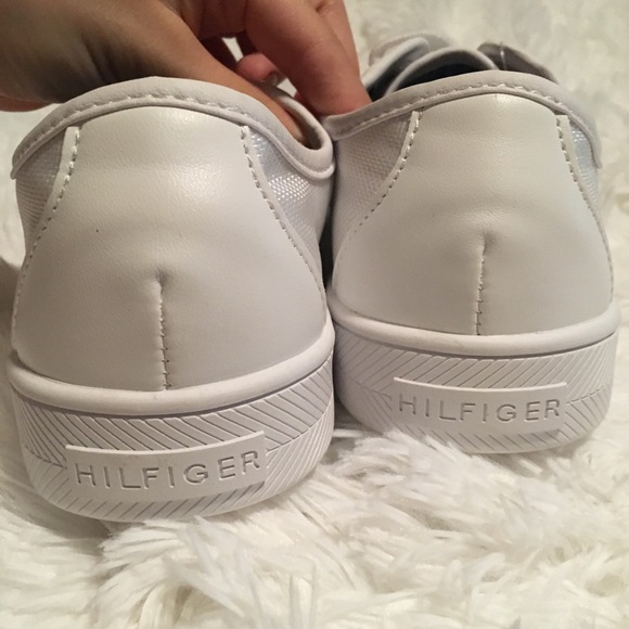 🚫SOLD ON Ⓜ️🚫New Tommy Hilfiger Trendy Sneakers - Picture 5 of 5