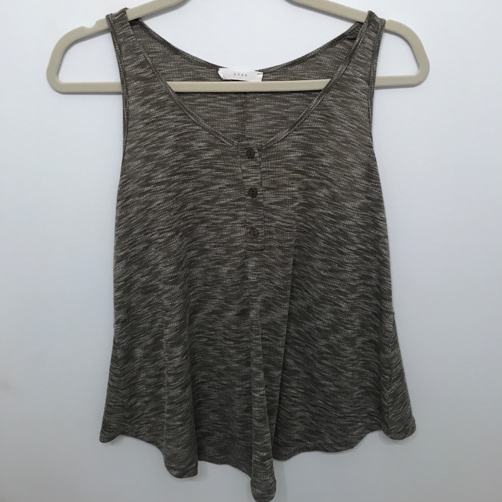 grey tank top