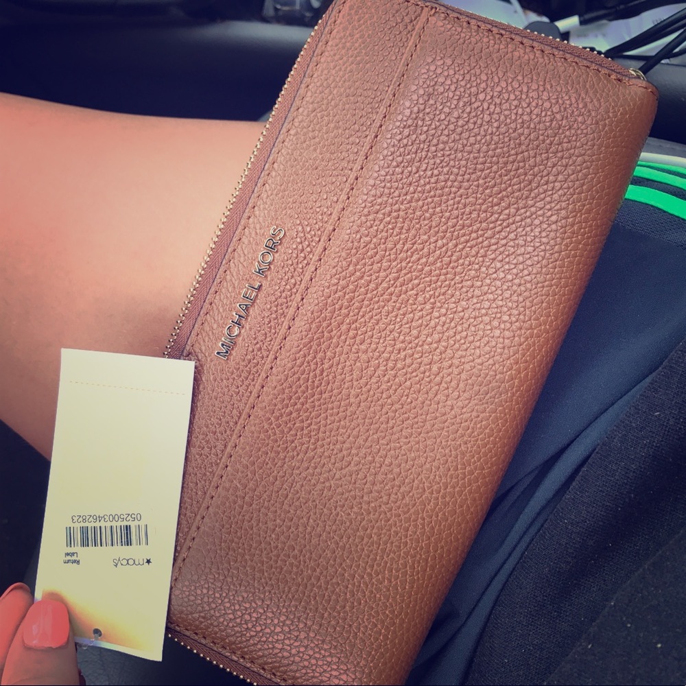 michael kors wallet still with tag