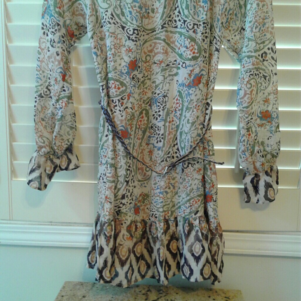 Woman's Dress - Picture 7 of 8