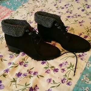 NWOT Ann Marino ankle boot