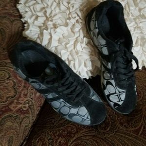 Athletic Shoes Gym shoes