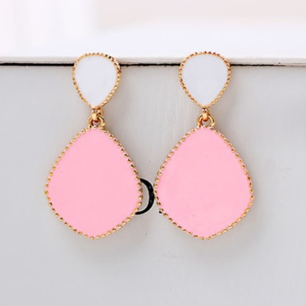 Beautiful Dangle Earrings - Picture 2 of 4