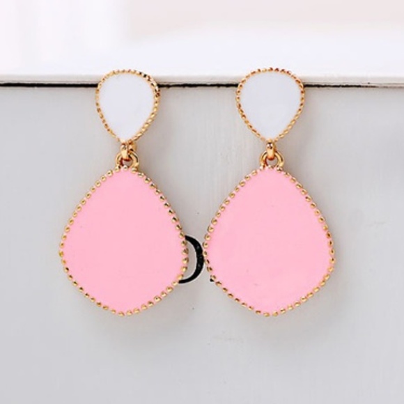 Beautiful Dangle Earrings - Picture 2 of 4