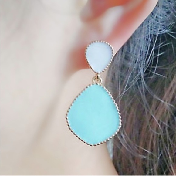 Beautiful Dangle Earrings - Picture 4 of 4