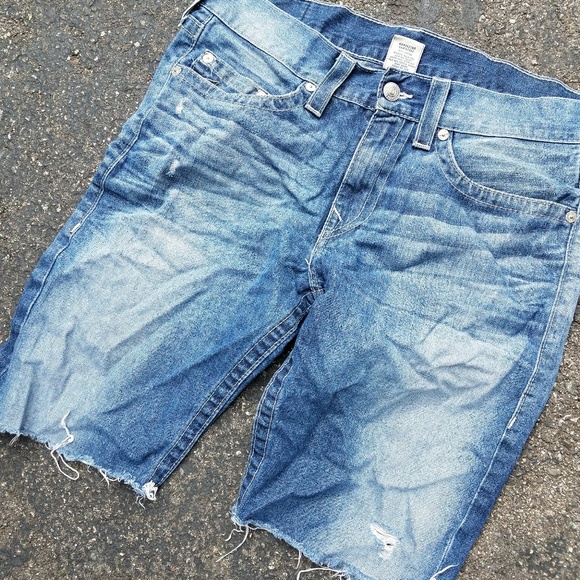 Trrue region attire. - Picture 3 of 7