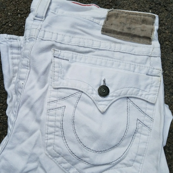 Trrue region attire. - Picture 5 of 7