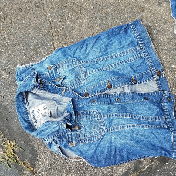 Trrue region attire. - Picture 6 of 7