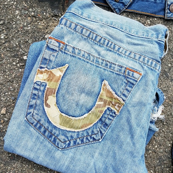 Trrue region attire. - Picture 7 of 7