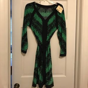 BCBG Max Azria Med long sleeve belted green dress