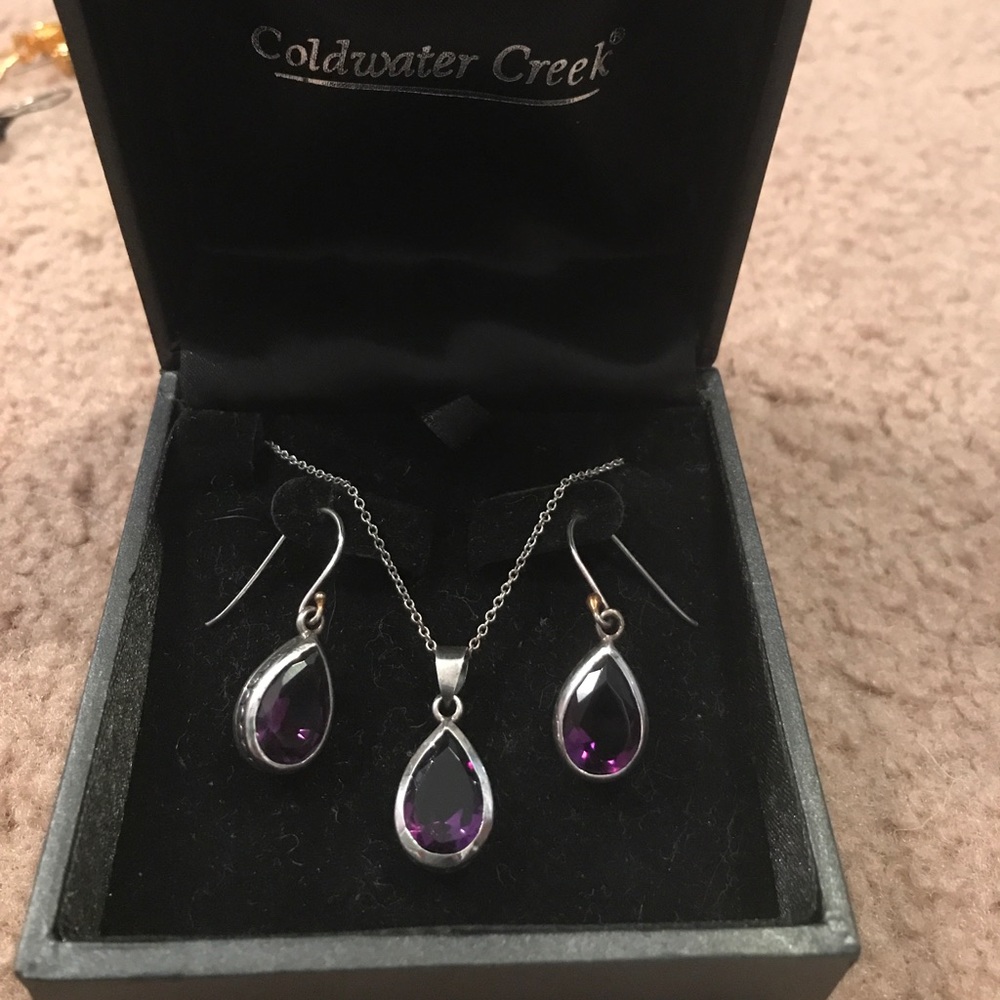 Dotted teardrop necklace and earring set