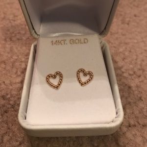 14 KT Gold heart stud earring