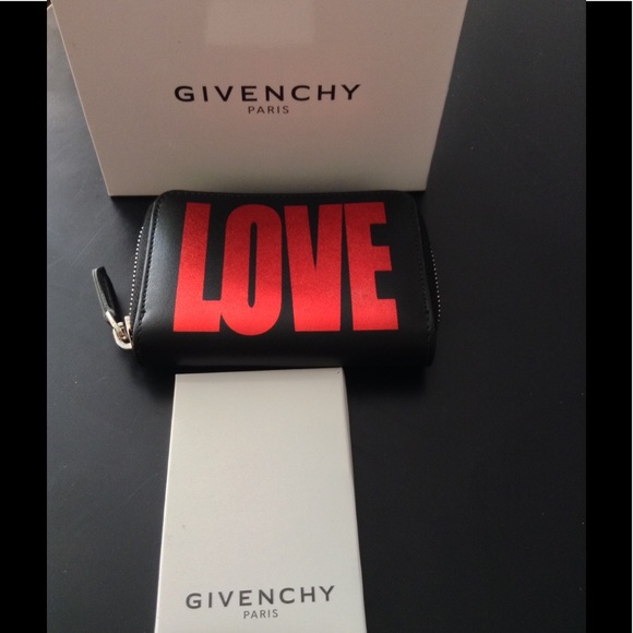 ❌HOLD❌Givenchy LOVE mini zip wallet - Picture 2 of 8