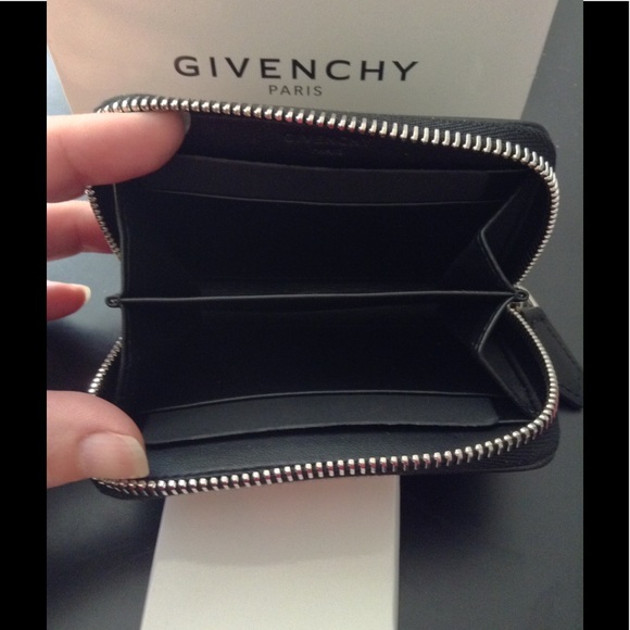 ❌HOLD❌Givenchy LOVE mini zip wallet - Picture 4 of 8