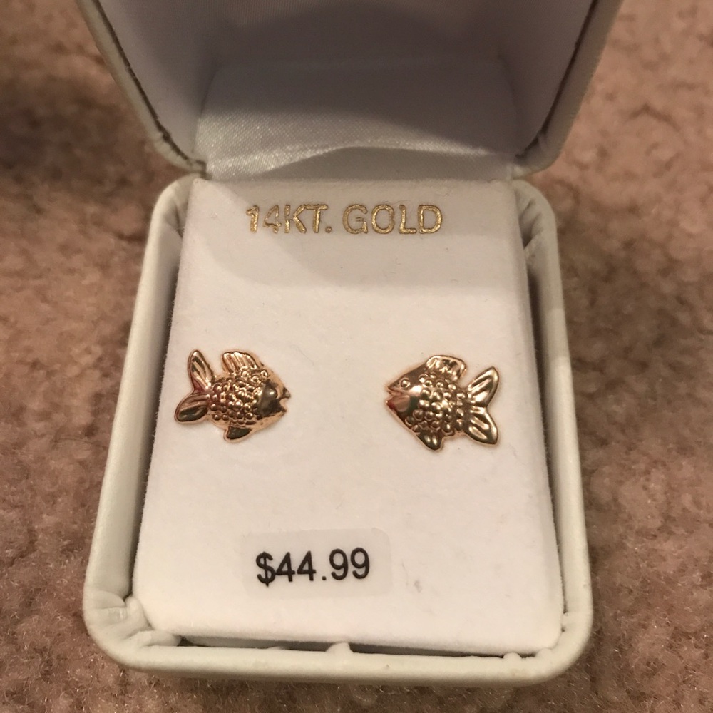 14 KT Gold fish stud earring