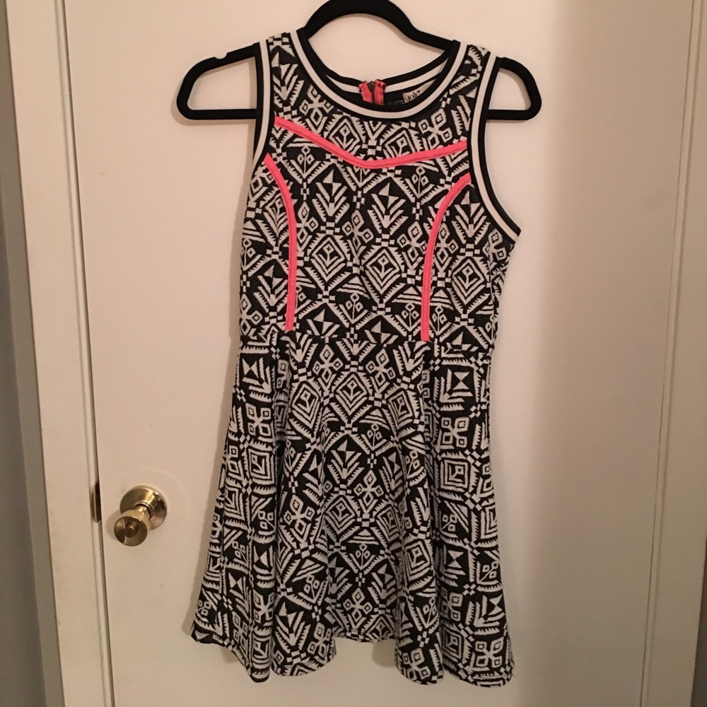 Such a fun dress for work or play!