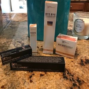 It Cosmetic bundle