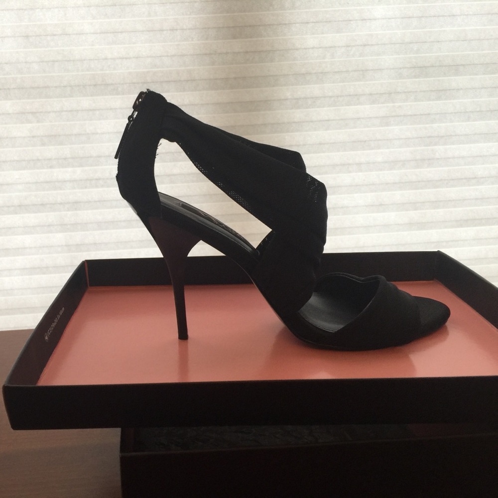 Lovely Nina formal sandals