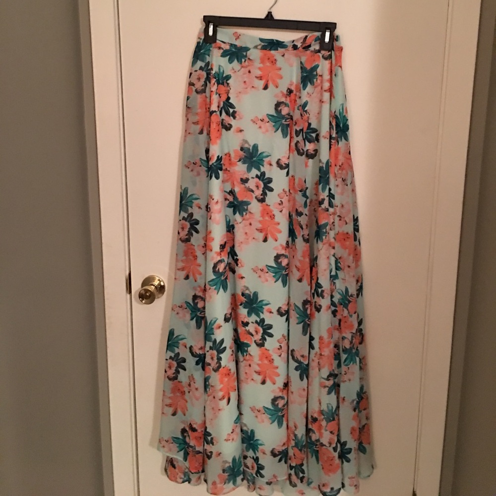 Floral Maxi skirt