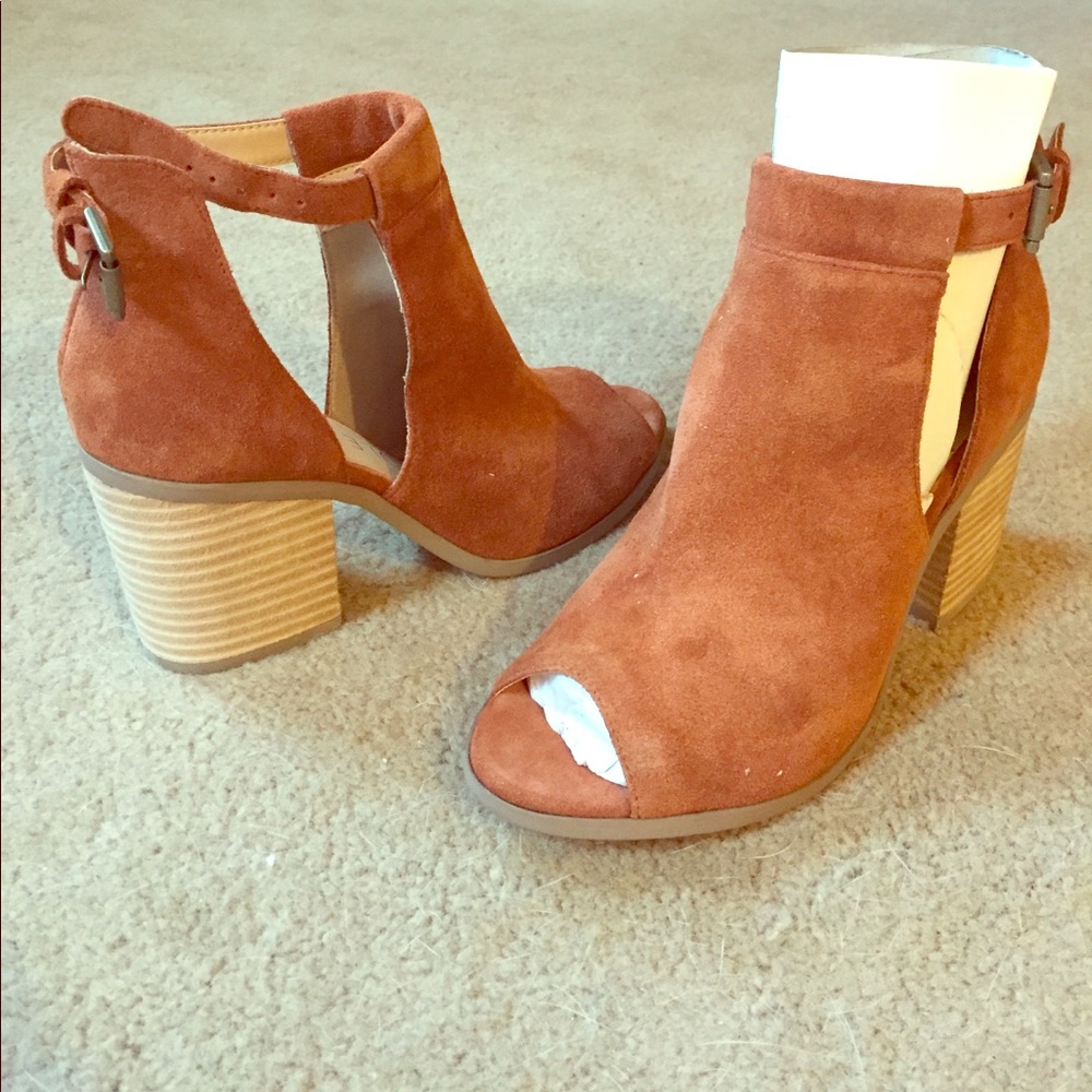 Sole Society chunky heel brown suede booties