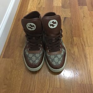 Gucci sneaker men's /women's size 41/2