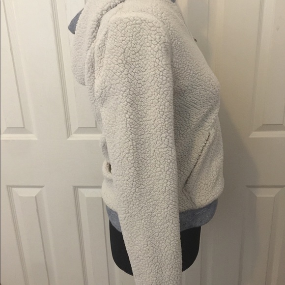 Abercrombie &Fitch faux fur hoodie - Picture 2 of 6