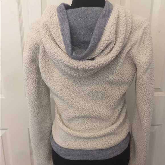 Abercrombie &Fitch faux fur hoodie - Picture 3 of 6